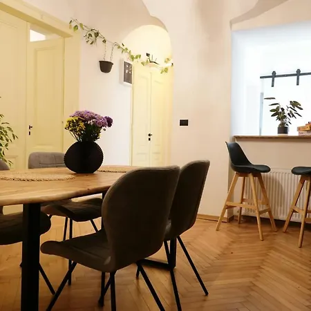 The Industrique - 3 Bedroom Appartamento Timisoara