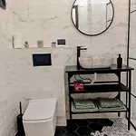 The Industrique - 3 Bedroom Апартаменты